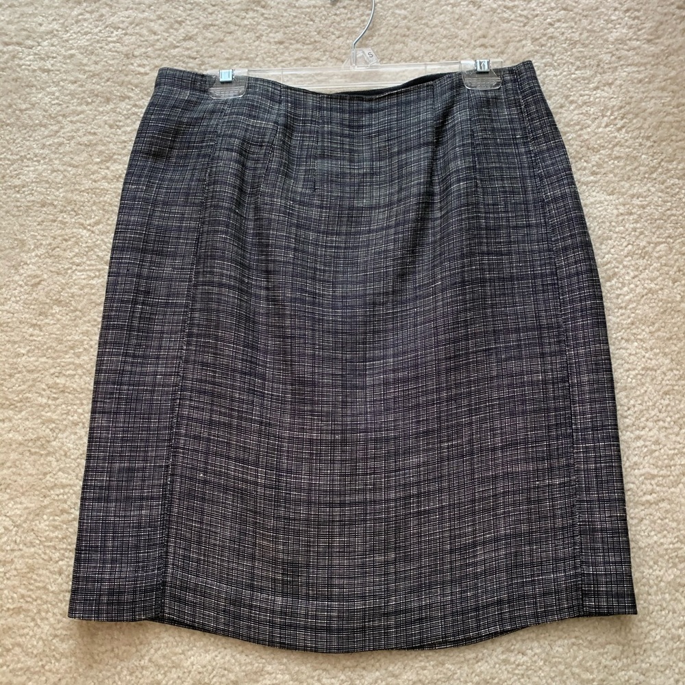 Banana Republic black/ white textured pencil skirt